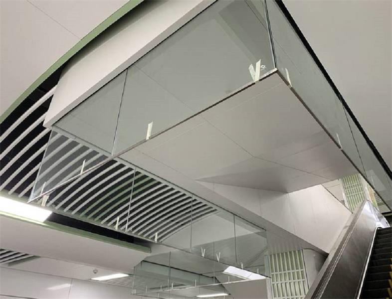 挡烟垂壁在特殊环境下性能会受怎样的影响