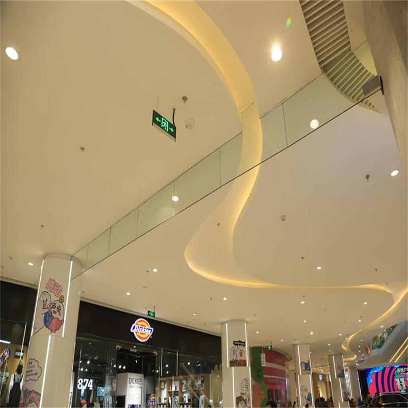 玻璃挡烟垂壁：生活中的隐形守护者